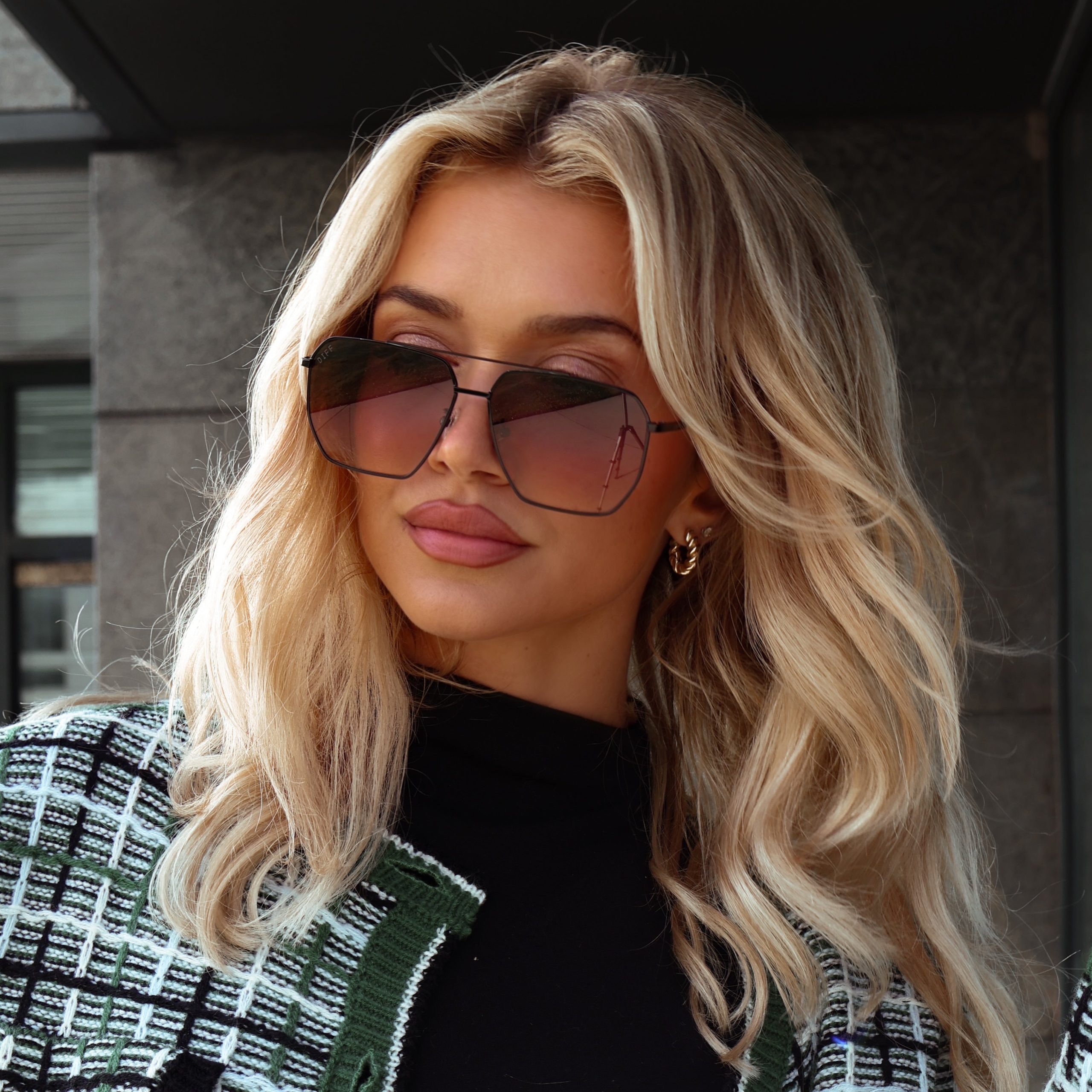 BERKELY - BLACK + TWILIGHT GRADIENT SUNGLASSES - Image 12