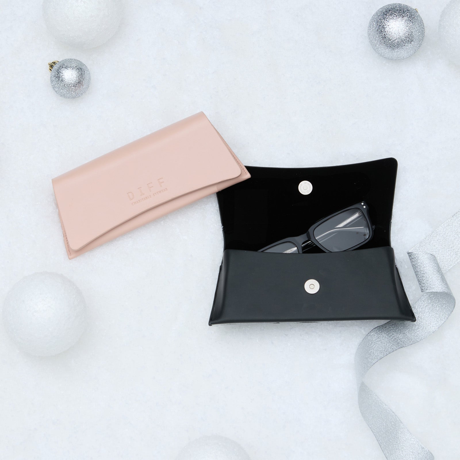 LEATHER TRAVEL CASE - PINK - Image 4