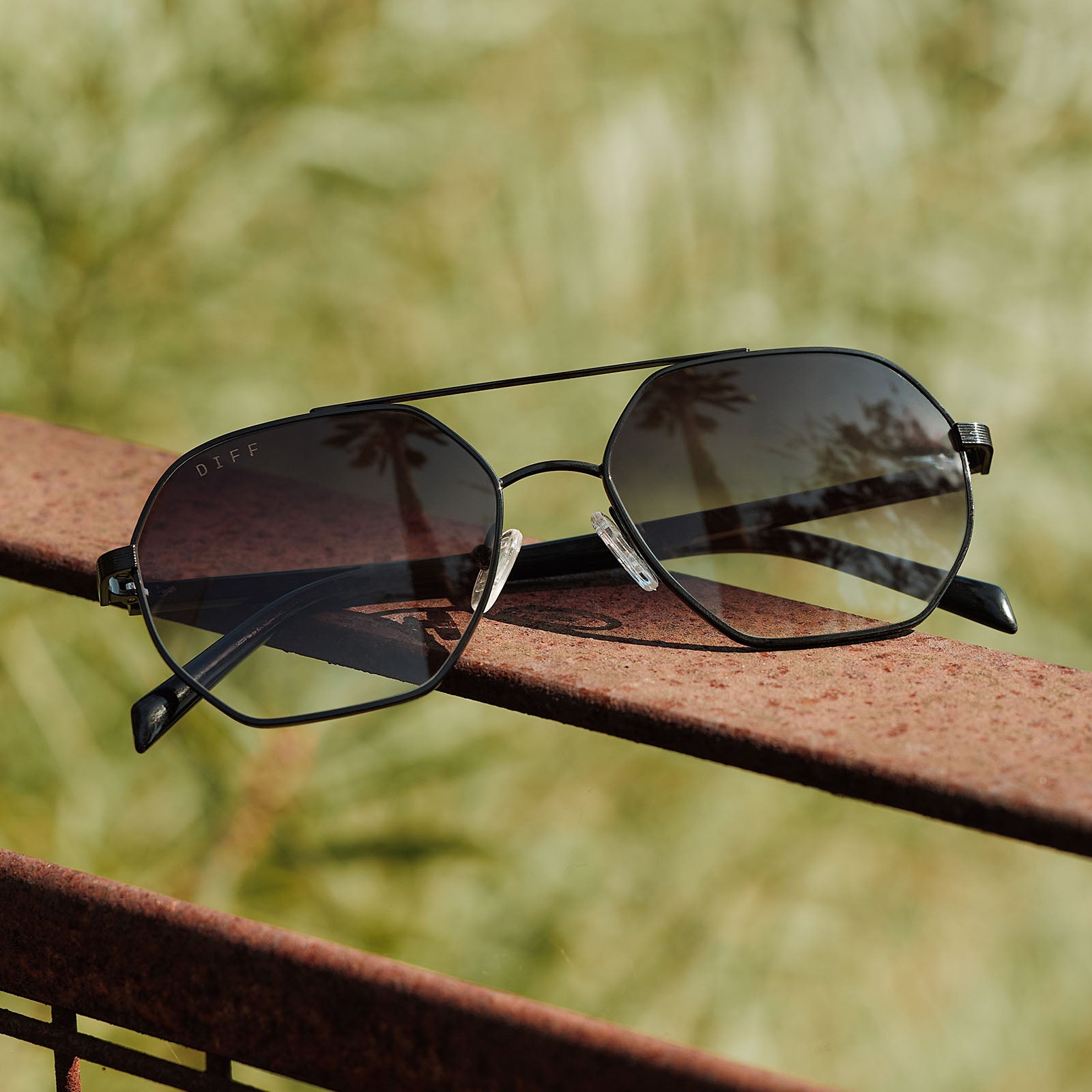 JOJO FLETCHER - JOELLE + BLACK + GREY GRADIENT + POLARIZED SUNGLASSES - Image 6