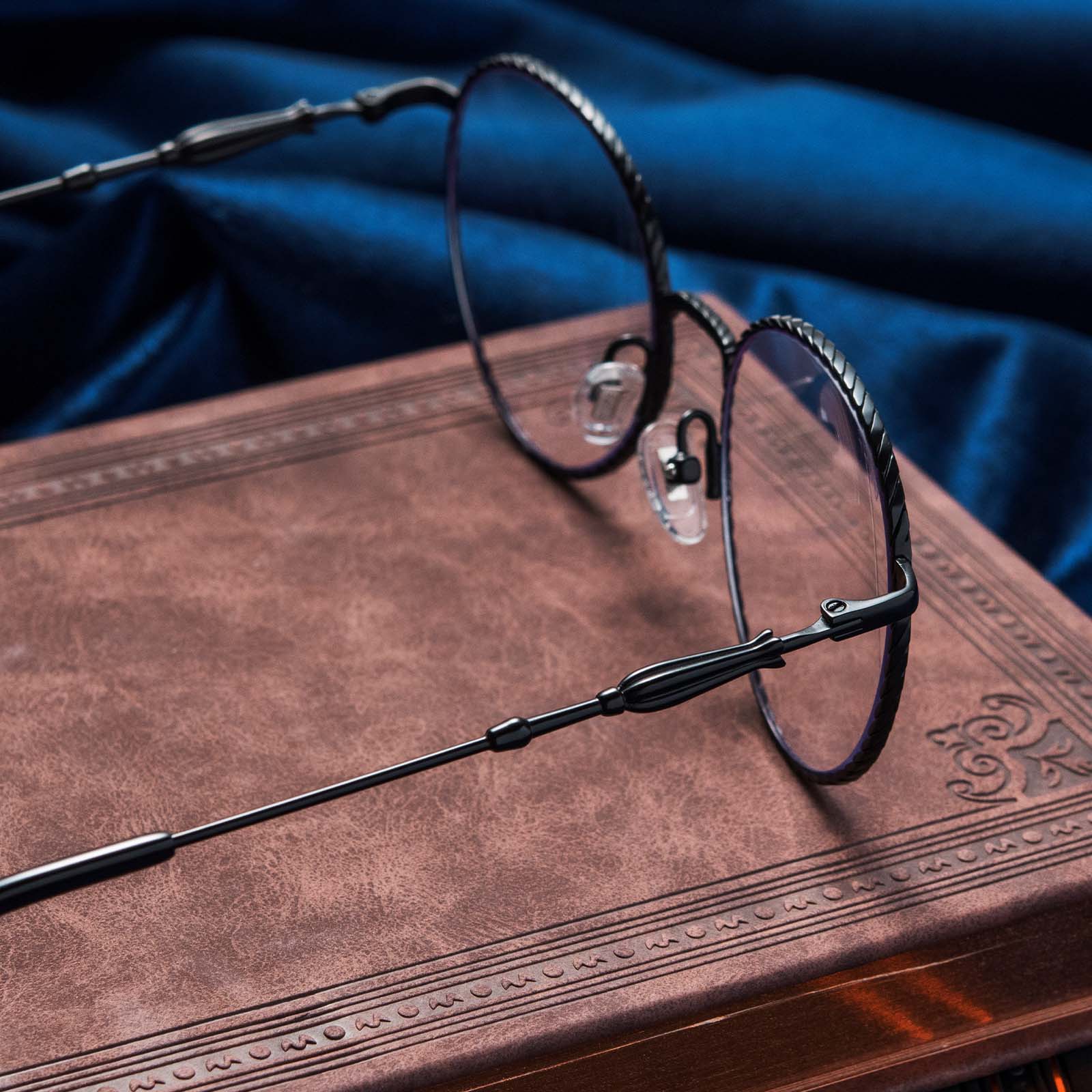 RAVENCLAW™ - SCHOLARLY MATTE BLACK + TWILIGHT BLUE SUNGLASSES - Image 8